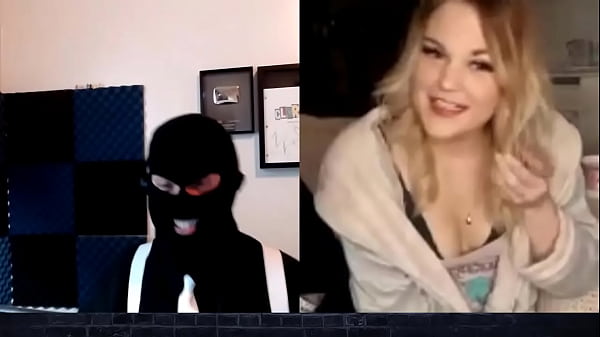 Une adolescente ludique pose dans cam_porn