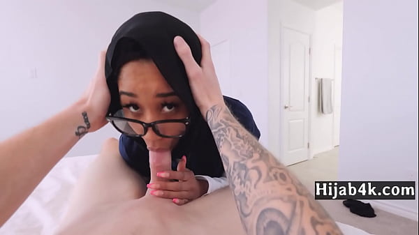 Pose adolescenti arabe - sexy