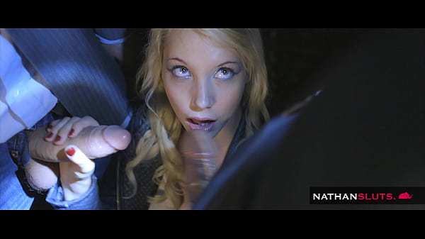 La troia malmenata Kimber Delice viene doppiata da 4 uomini