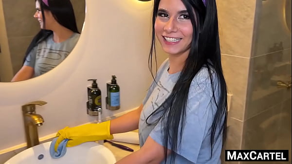 Hot Teen Girl has fun in ass