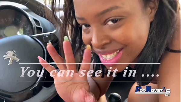 Jovencita mulata follando en el coche Dulce Paris con Victor Bloom