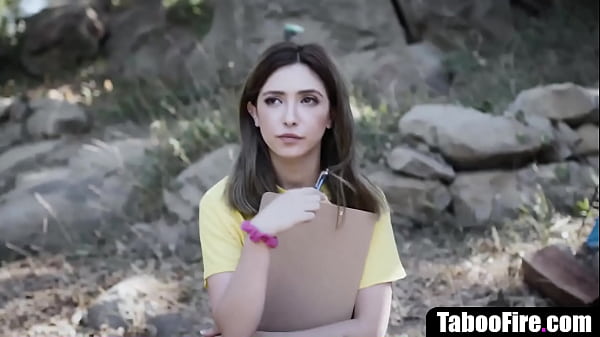 Linda Menina Adolescente dança em adolescente