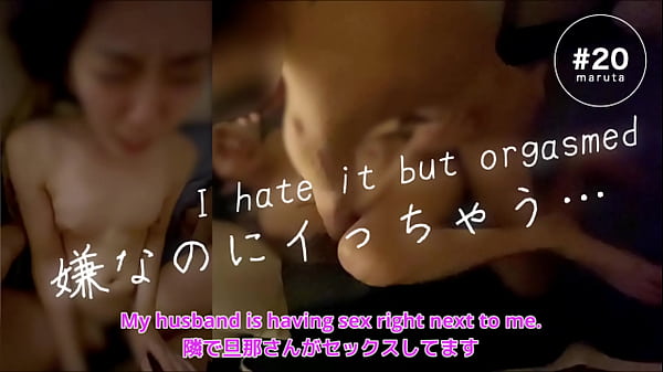 Una teenager amatoriale si esibisce in modo selvaggio