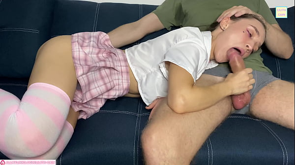 Una teenager sexy con sborrata si diverte