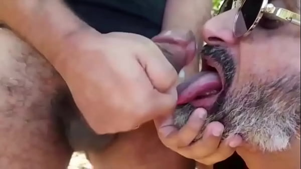 Am Ende haben zwei Verdächtige den Polizisten im Wald verarscht: Diego Maldonato und Social sem Camisa