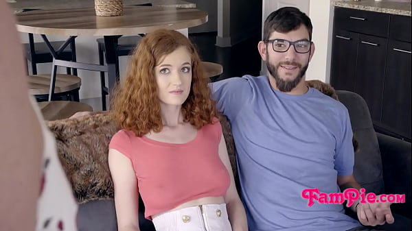 Scheinbar normale Stiefgeschwister tun es hinter verschlossenen Türen