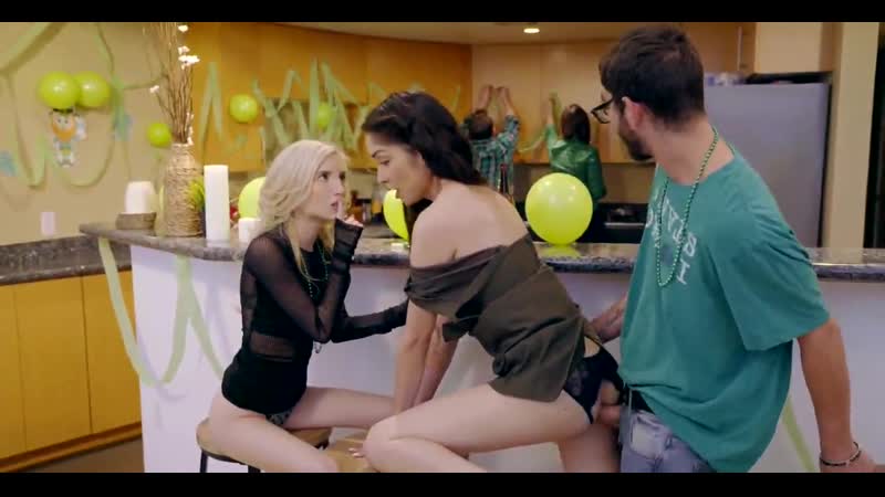 Scopa due sorelle davanti ai loro genitori (sesso a tre, sorelle, ffm, ffm, pompino, pompino, sesso di gruppo, gangbang)