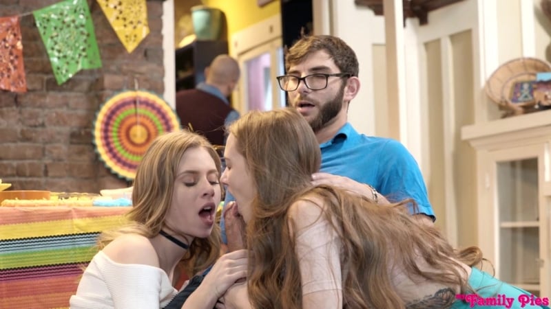 Anya Olsen e Samantha Hayes cinco de pie o