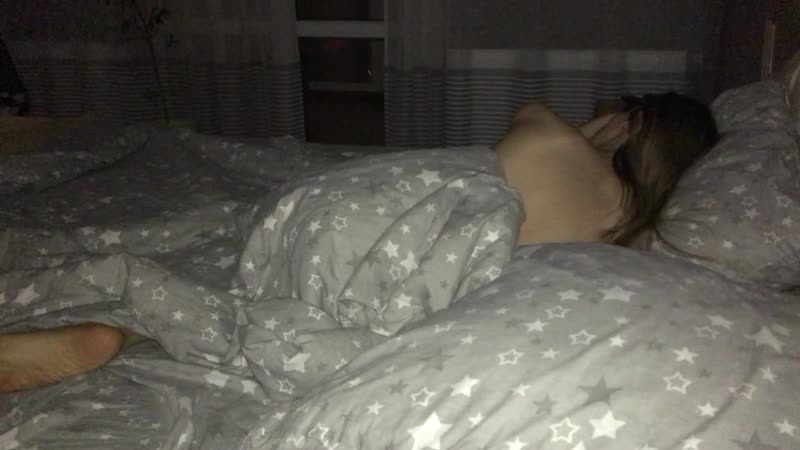 Câmera escondida real no quarto de um jovem casal sexo amador quente (sexo jovem caseiro caseiro real câmera escondida amador