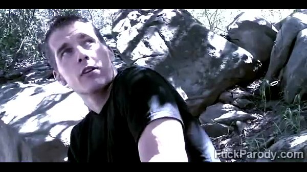 Non d. il succhiacazzi diventa violento succhiandone uno carnoso