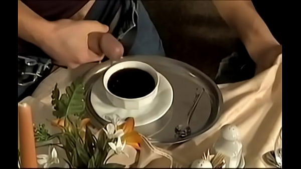 Vuoi mungere nel caffè? È gustoso! - Vuoi leche en el caf&eacute_? Tommaso!