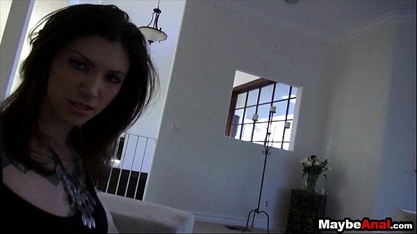 La bella ragazza balla